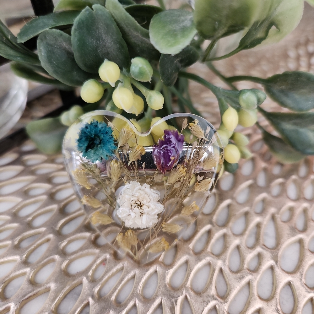 Dried flower hairclip